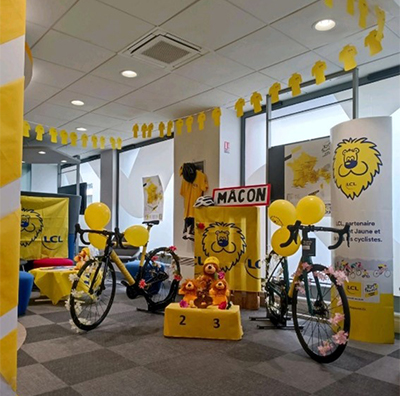 Tour de France - PLV LCL 2024 - Cr&eacute;dit Agricole 1re banque France des Agriculteurs particuliers Professionnels et Entreprise